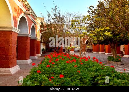 Typische bunte Kolonialarchitektur in Arequipa, Peru Stockfoto