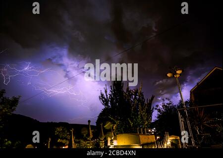 Gewitter über Abertillery South wales am 2020. August Stockfoto