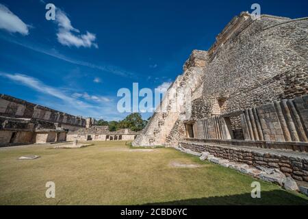 Die Westfassade der Pyramide des Magiers, auch bekannt als die Pyramide des Zwergs, blickt in das Viereck der Vögel. Es ist der höchste Struer Stockfoto