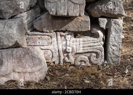 Der Palast der Gouverneure in den Ruinen der Maya-Stadt Uxmal in Yucatan, Mexiko. Prähispanische Stadt Uxmal - ein UNESCO-Weltkulturerbe. Stockfoto