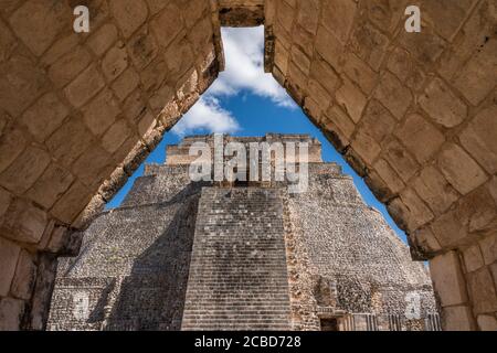 Die Westfassade der Pyramide des Magiers, auch bekannt als die Pyramide des Zwergs, blickt in das Viereck der Vögel. Es ist der höchste Struer Stockfoto