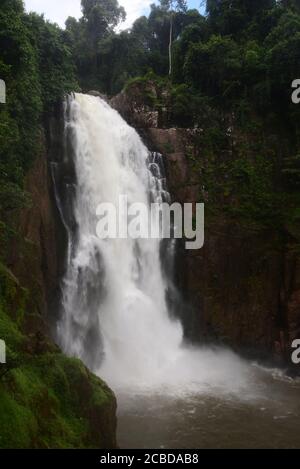 Haew Narok Wasserfall (Nam tok Haeo Narok) KHAO YAI NATIONALPARK / KHORAT PLATEAU, NAKHON RATCHASIMA, THAILAND Stockfoto