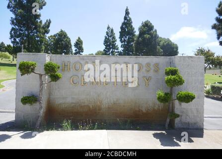 Culver City, California, USA 11. August 2020 EIN allgemeiner Blick auf die Atmosphäre des Heiligen Kreuzes Friedhof am 11. August 2020 in Culver City, Kalifornien, USA. Foto von Barry King/Alamy Stockfoto Stockfoto