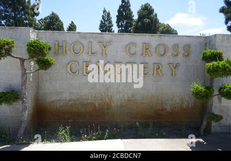 Culver City, California, USA 11. August 2020 EIN allgemeiner Blick auf die Atmosphäre des Heiligen Kreuzes Friedhof am 11. August 2020 in Culver City, Kalifornien, USA. Foto von Barry King/Alamy Stockfoto Stockfoto