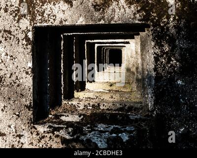 Außenansicht der Schlupfloch des alten Militärbunkers Stockfoto