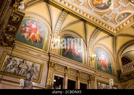 Gold Lobby Wandmalereien für Ballett, Tanz an der Wiener Staatsoper, Staatsoper. In Wien, Österreich. Stockfoto