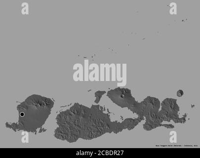 Form von Nusa Tenggara Barat, Provinz Indonesien, mit seiner Hauptstadt isoliert auf einem einfarbigen Hintergrund. Höhenkarte mit zwei Ebenen. 3D-Rendering Stockfoto