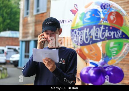 Sechste Form Student mit EINEM Niveau Ergebnisse, England Großbritannien Stockfoto