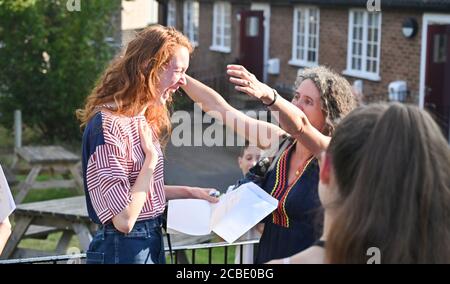 Lewes UK 13. August 2020 - Beth Wilson freut sich sehr, dass sie Heute ein Level-Ergebnis von der Lewes Old Grammar School in East Sussex erhalten hat. Beth erhielt 3 A Stars : Credit Simon Dack / Vervate / Alamy Live News Stockfoto