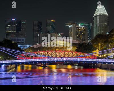 Singapur, Singapur - JULI 16 2020: Blick auf Singapore City Skyline bei Nacht Stockfoto