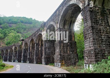 Natürliche Schönheit in Kerala Tourismus, gottes eigenes Land, Kerala Touristenattraktion der schönen 13 Arch Bridge, Alte Brücken in Kerala Stockfoto