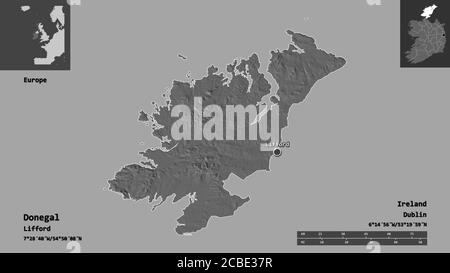 Form von Donegal, Grafschaft Irland, und seine Hauptstadt. Entfernungsskala, Vorschauen und Beschriftungen. Höhenkarte mit zwei Ebenen. 3D-Rendering Stockfoto