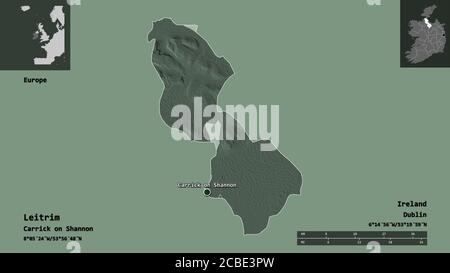 Form von Leitrim, Grafschaft Irland, und seine Hauptstadt. Entfernungsskala, Vorschauen und Beschriftungen. Farbige Höhenkarte. 3D-Rendering Stockfoto