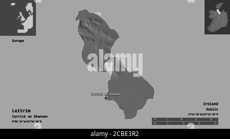 Form von Leitrim, Grafschaft Irland, und seine Hauptstadt. Entfernungsskala, Vorschauen und Beschriftungen. Höhenkarte mit zwei Ebenen. 3D-Rendering Stockfoto