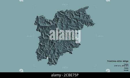 Gebiet von Trentino-Südtirol, autonome Region Italiens, isoliert auf einem soliden Hintergrund in einem georeferenzierten Begrenzungsrahmen. Beschriftungen. Farbige Höhenkarte Stockfoto