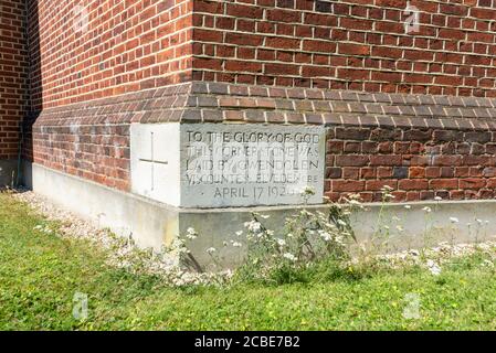 St. Michael & All Angels Church in Leigh on Sea, Essex, Großbritannien. Eckstein gelegt von Gwendolen Viscountess Elveden, Gräfin von Iveagh. April 1926 Stockfoto