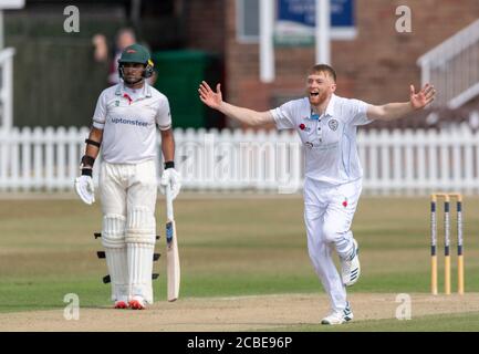 Derbyshire Ed Barnes feiert sein zweites Wicket gegen Leicestershire in Ein Bob Willis Trophy Spiel Stockfoto