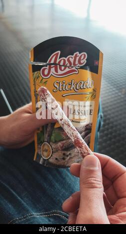 Aoste Wurst stickado. Fleisch-Snacks, Salami-Sticks Stockfoto