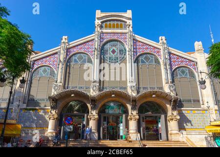 VALENCIA, SPANIEN - 15. JULI 2020: Lebensmittelmarkt in Valencia, Spanien. Touristenattraktionen Stockfoto