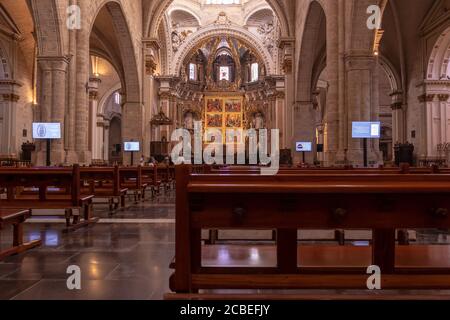 VALENCIA, SPANIEN - 15. JULI 2020: Inneneinrichtung der gotischen Kathedrale von valencia Stockfoto