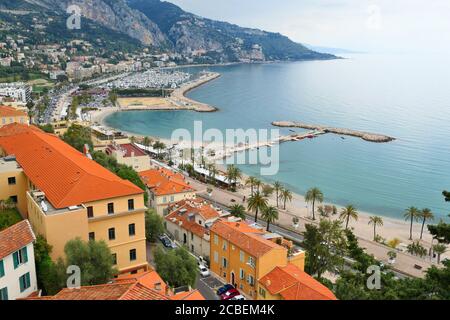 Menton, Stadt an der französischen Riviera Cote d'Azur, landschaftlich schöner Blick auf den Strand. Frankreich. Stockfoto