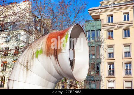 Lüftungsrohr in Paris . Moderne Lüftungssysteme Stockfoto