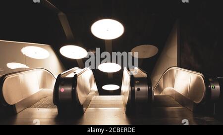 Arlanda Express-Bahnhof mit Aufzügen im schwedischen Stockholm Flughafen Arlanda Stockfoto