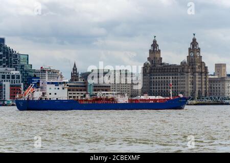 Seacombe, Großbritannien: 23. Jun 2020: Der Öl- und Chemietanker Stella Virgo fährt am Liverpool Waterfront entlang des Flusses Mersey. Das Schiff wurde gebaut Stockfoto