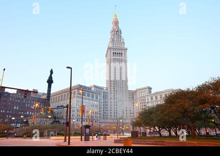 Public Square, Downtown, Cleveland, Ohio, USA - das Terminal Tower Gebäude am Public Square. Stockfoto