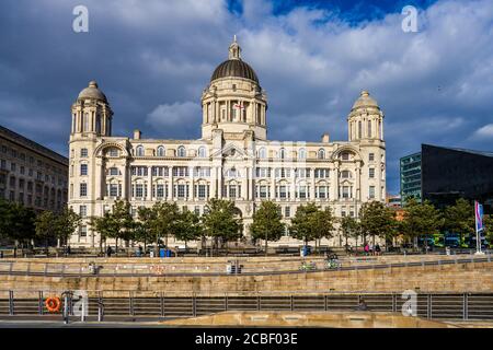 Hafengebäude von Liverpool, Pier Head, Liverpool Waterfront. Grade II* gelistet, eines der Liverpool Three Graces Gebäude. Eröffnet 1907. Stockfoto