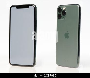 New york, USA - 12. august 2020: Apple iPhone 11 isometrische Ansicht isoliert auf weißem Hintergrund Stockfoto