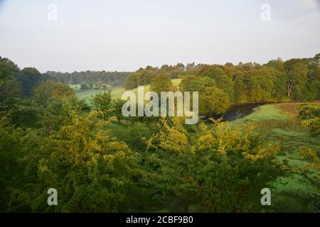 Der Fluss Ribble Tal stromaufwärts von Gisburn Lancashire in gesetzt Schöne hügelige Landschaft Stockfoto