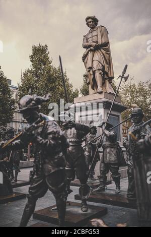 Rembrandt-Statue und Nachtwache am Rembrandtplein, Amsterdam Stockfoto