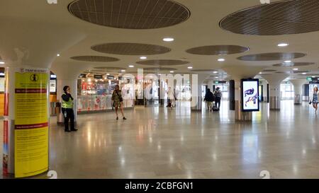 Interieur einer schwedischen Metrostation aus SL Stockholm öffentlichen Verkehrsmitteln.Tunnelbanna Stockfoto