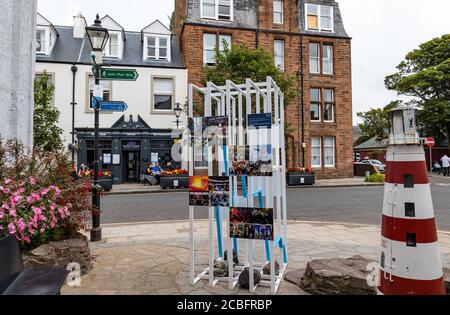 North Berwick, East Lothian, Schottland, Großbritannien, 13. August 2020. Covid-19 Effects: Eine Ausstellung von Fotografien früherer Fringe-by-the-Sea erinnert an die Absage des diesjährigen Festivals, die im Moment stattfinden würde Stockfoto