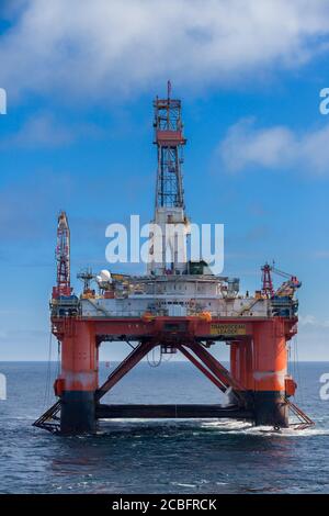 NORDSEE NORWEGEN - 2015. MAI 25. Das semi-tauchfähige Bohrgerät Transocean Leader vor Ort Stockfoto