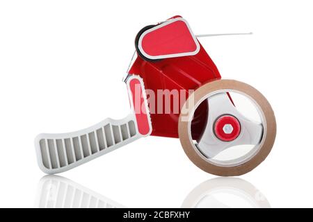 Seitenansicht eines roten Paketbandspenders auf weiß Hintergrund Stockfoto