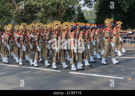 Kolkata, Westbengalen, Indien - 26. Januar 2020 : Indiens Kadetten des Zentralsozialausschusses (CSWB) marschieren zur Parade am Tag der Republik vorbei. Stockfoto