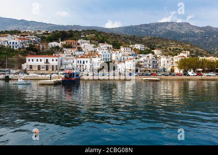 Hafen von Agios Kirikos Dorf auf der Insel Ikaria in Griechenland. Stockfoto