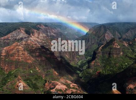 Regenbogenpanorama über Waimea Canyon, Kauai, Hawaii Stockfoto