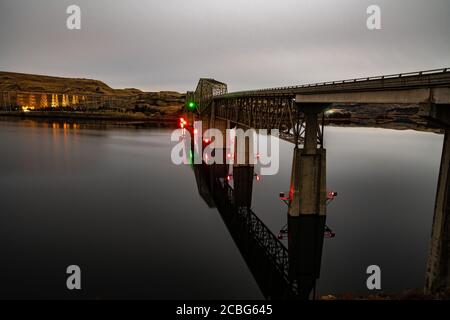 Brücke über Snake River bei Lyons Ferry, WA Stockfoto