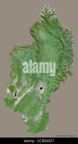 Form von Kachin, Staat Myanmar, mit seiner Hauptstadt isoliert auf einem einfarbigen Hintergrund. Satellitenbilder. 3D-Rendering Stockfoto