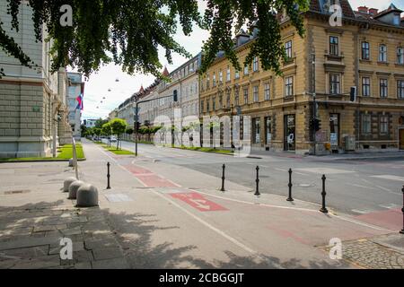 Ljubljana, Slowenien - 16. Juli 2018: Erjavceva Cesta Straße im Park Sveta Evrope Park in Ljubljana, Slowenien Stockfoto