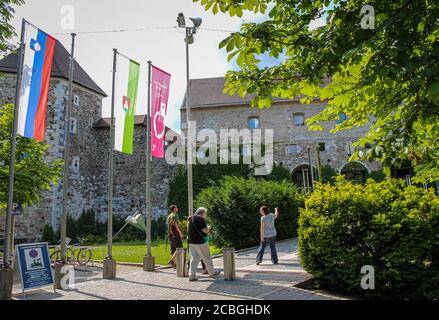 Ljubljana, Slowenien - 16. Juli 2018: Der Eingang zur Burg Ljubljana oder Ljubljanski Grad, in der Nachmittagssonne, Ljubljana, Slowenien Stockfoto