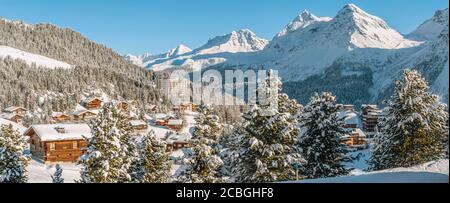 Winterpanorama des Skigebiets Arosa, Graubünden, Schweiz Stockfoto