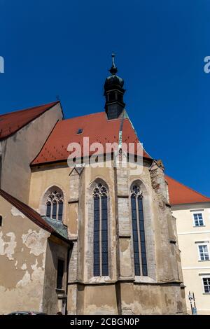 Kirche des heiligen Jakobs (Szent Jakab-templom) in Koszeg, Ungarn an einem Sommertag. Stockfoto