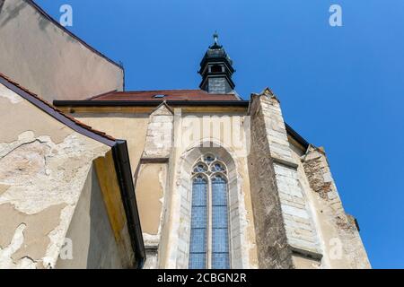 Kirche des heiligen Jakobs (Szent Jakab-templom) in Koszeg, Ungarn an einem Sommertag. Stockfoto