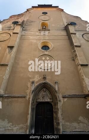 Kirche des heiligen Jakobs (Szent Jakab-templom) in Koszeg, Ungarn an einem Sommertag. Stockfoto