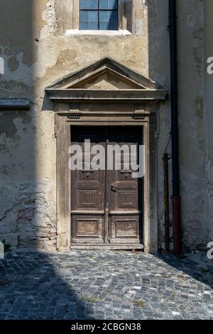 Kirche des heiligen Jakobs (Szent Jakab-templom) in Koszeg, Ungarn an einem Sommertag. Stockfoto