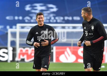 Lissabon, Portugal. 2020. Aug 08. firo Champions League: 13/2020 FC Bayern München Training von links: Robert LEWANDOWSKI (FC Bayern München), Niklas SUELE (Bayern) Sule Endtraining FC Bayern München. FUSSBALL CHAMPIONS LEAGUE SAISON 2019/2020 VIERTELFINALE, FC BARCELONA-FC BAYERN MÜNCHEN FOTO: Frank Hoermann/SVEN SIMON/Pool/via/firosportfoto nur für journalistische Zwecke! Nur für redaktionelle Zwecke! Nationale und internationale Nachrichtenagenturen KEIN WEITERVERKAUF! Quelle: dpa/Alamy Live News Stockfoto